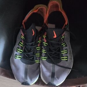 Nike Men's Black and Gray Running Shoes
